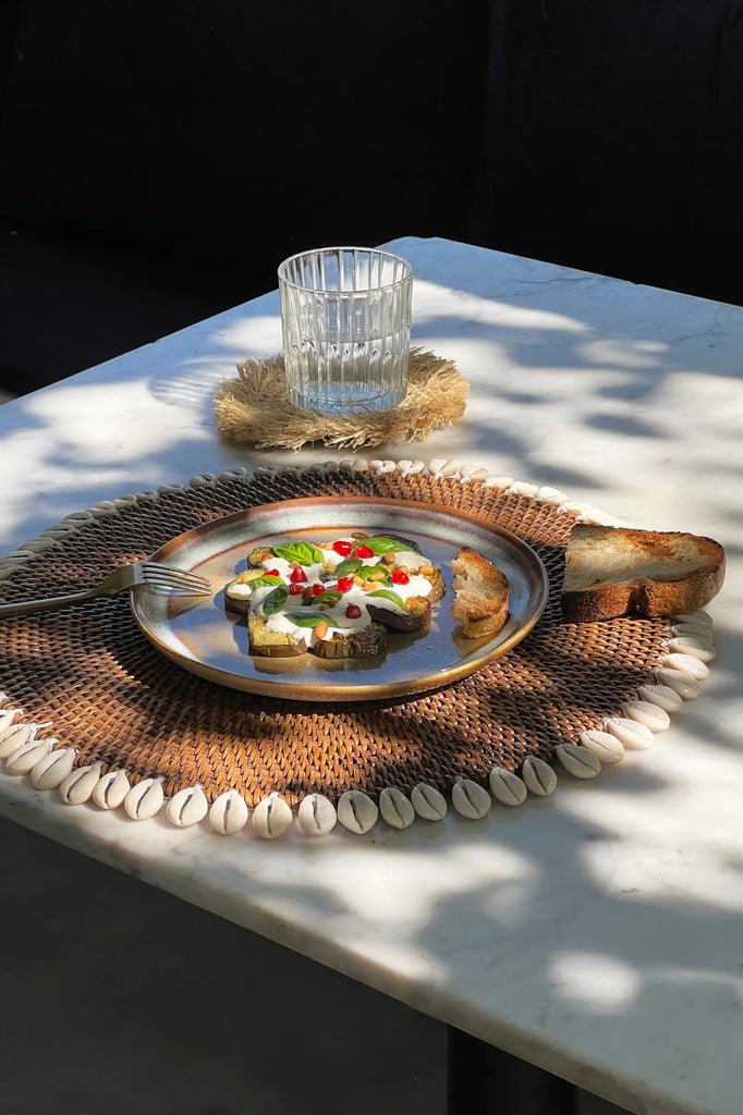 The "Colonial" Shell Placemat - Natural Brown - Balinaya