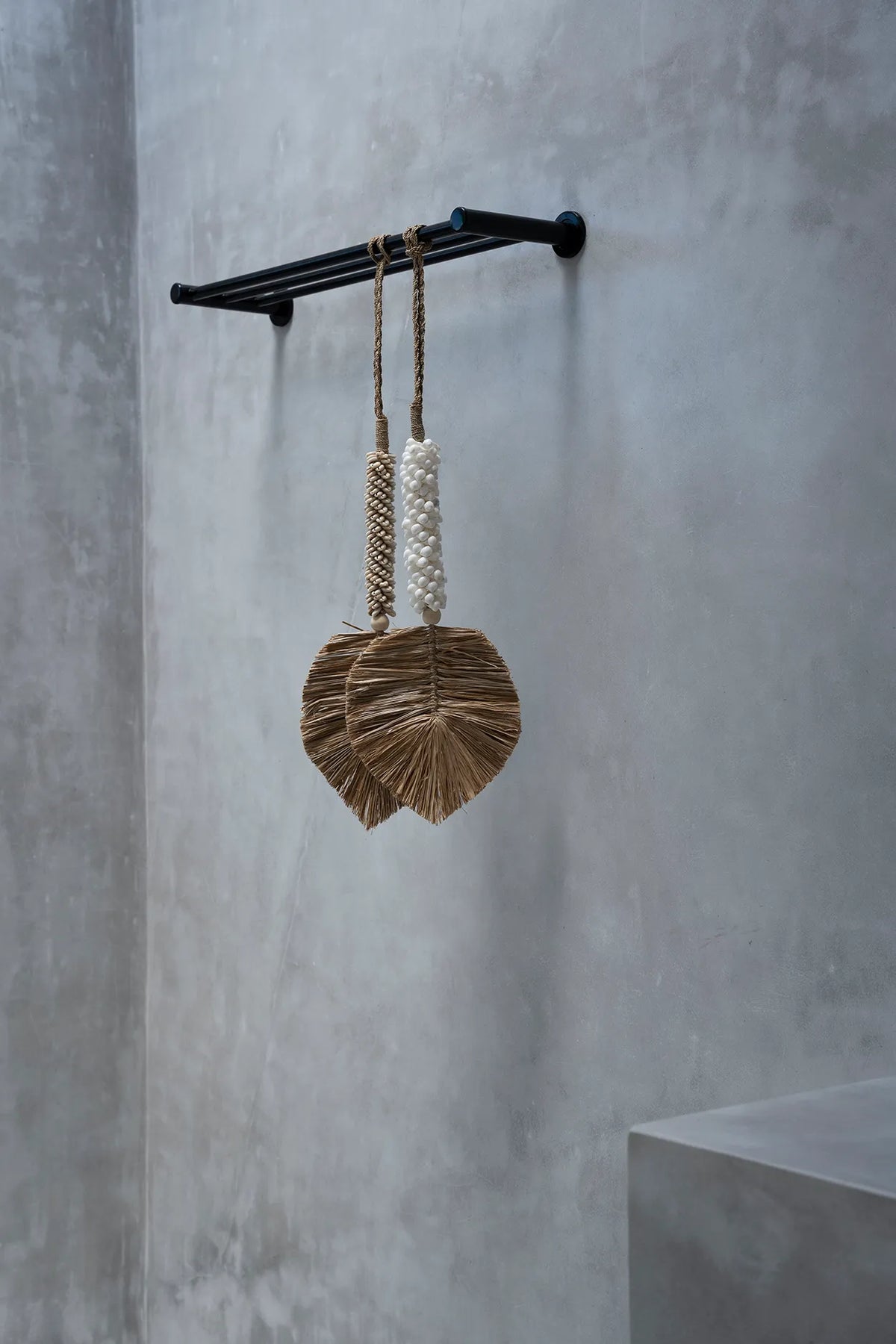 The Raffia & Shells Hanging Decoration - White Natural - Balinaya