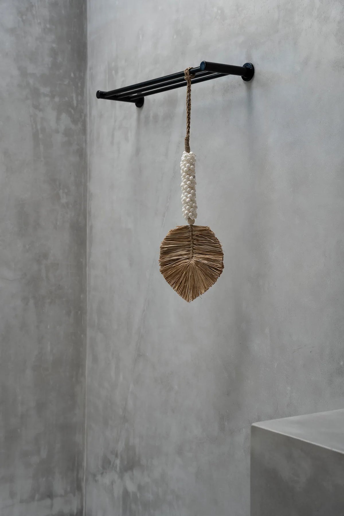 The Raffia & Shells Hanging Decoration - White Natural - Balinaya