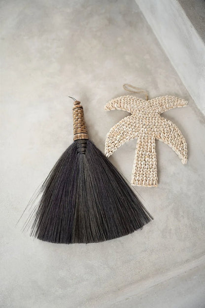 The Sweeping Hand Sweeper - Black - Balinaya