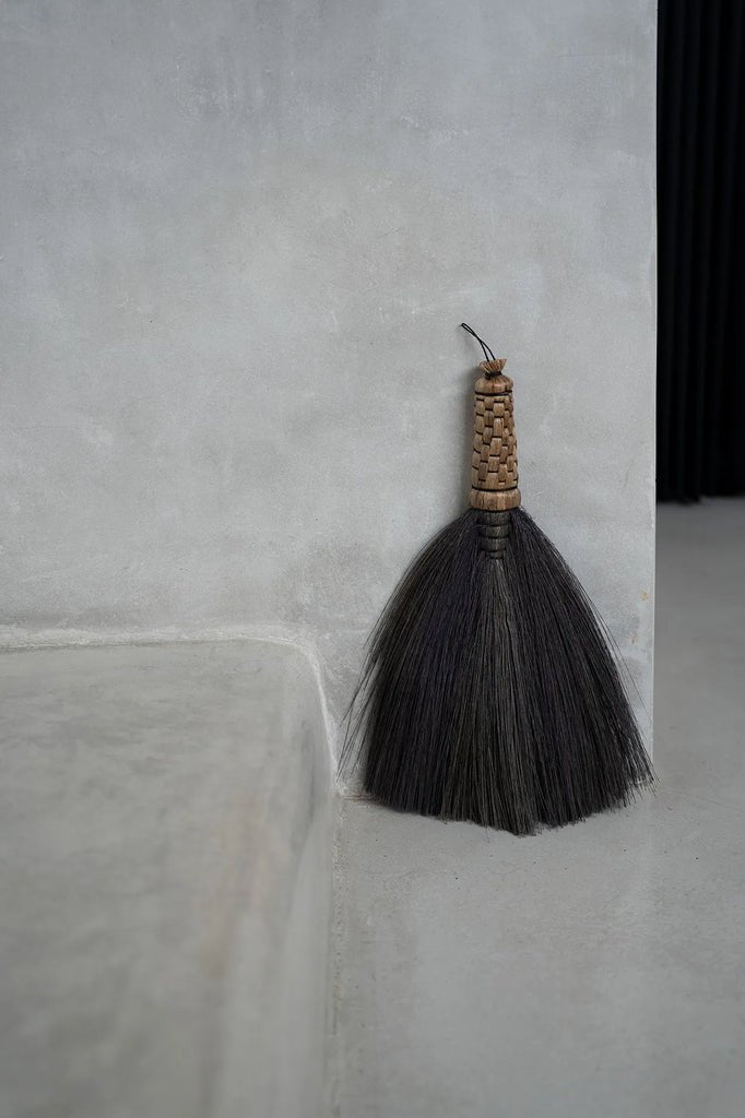 The Sweeping Hand Sweeper - Black - Balinaya