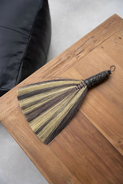 The Sweeping Hand Sweeper - Black Natural - Balinaya